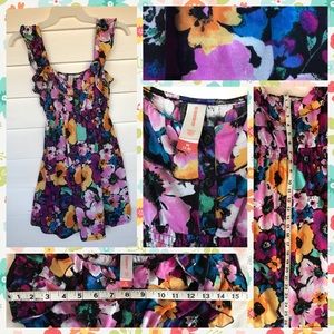 Beautiful floral print mini summer dress.